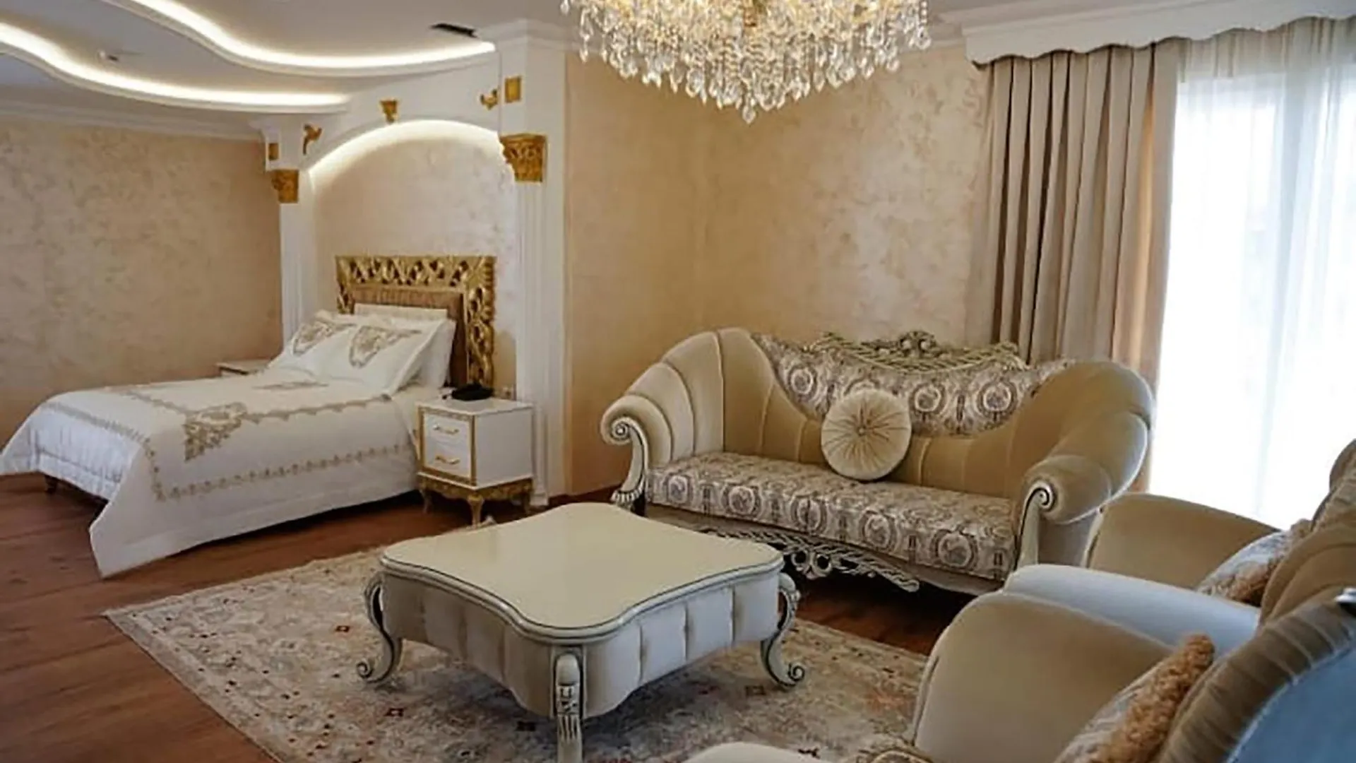 Hotel Eiffel Yrshek