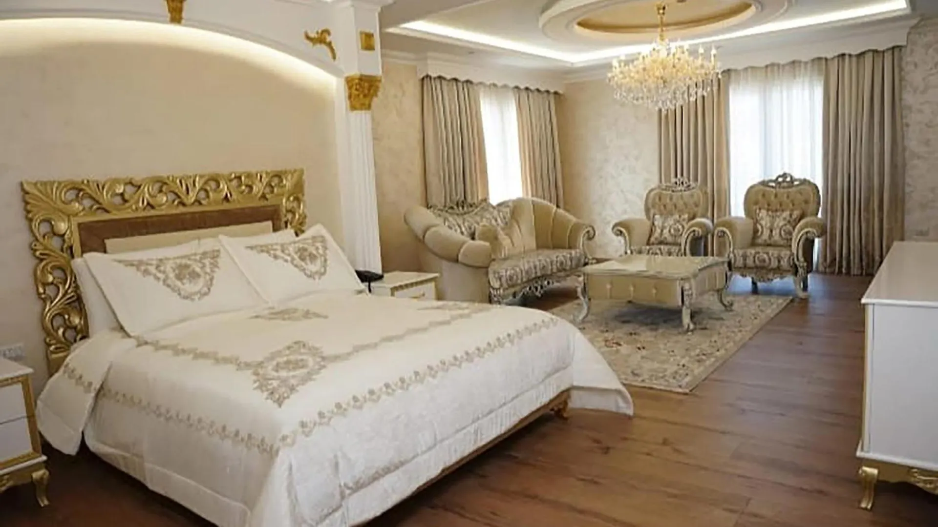 Hotel Eiffel Yrshek