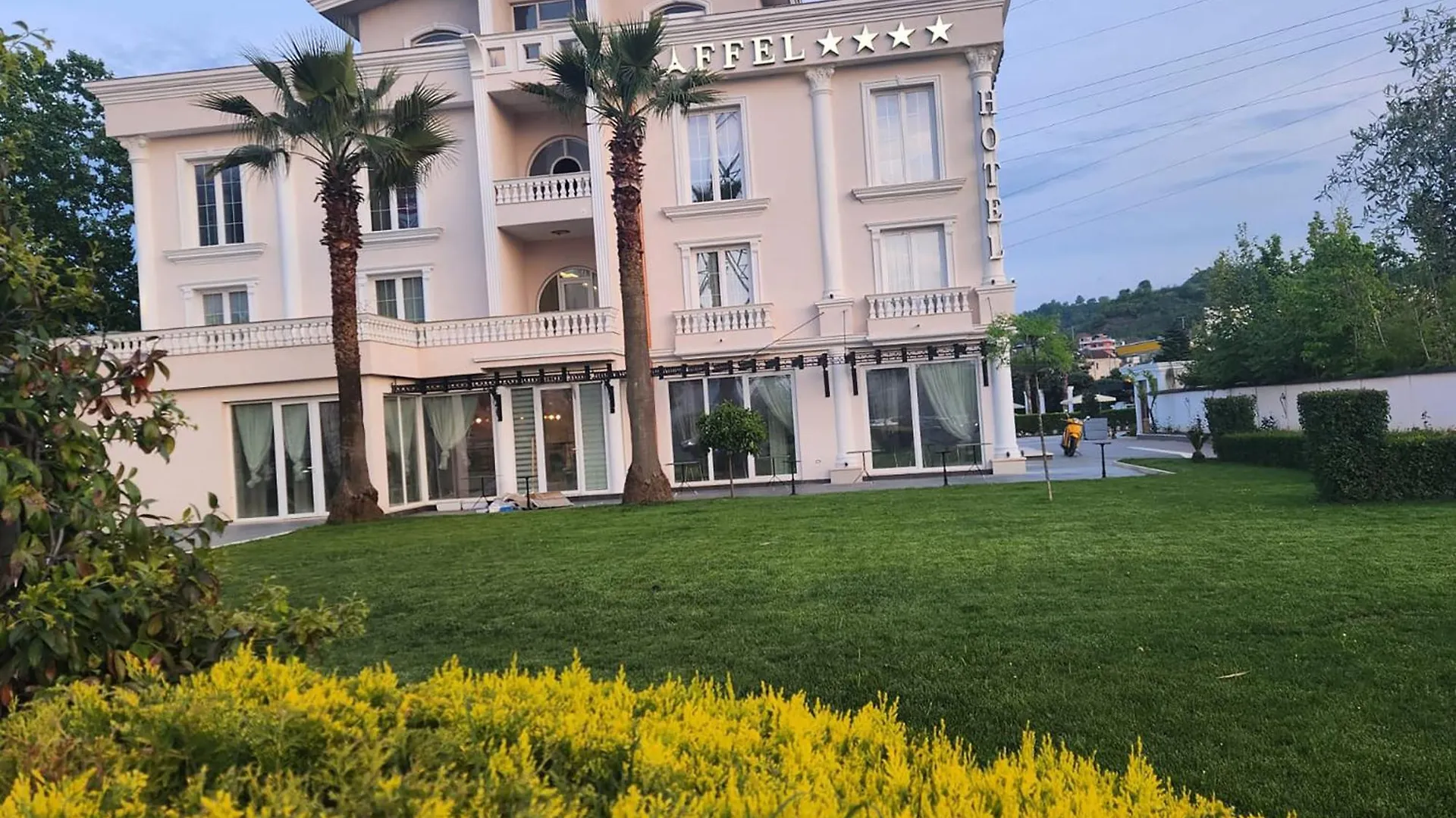 ****  Hotel Eiffel Yrsheku Albania