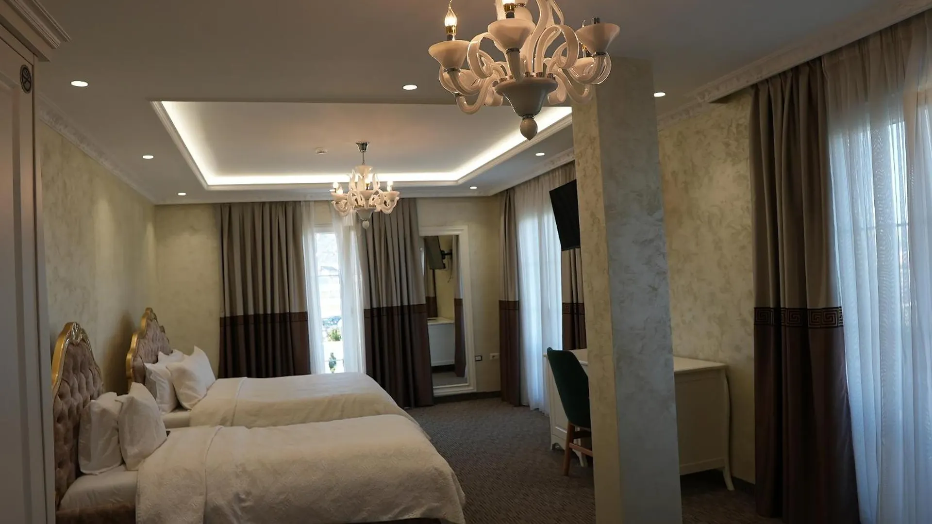 Hotel Eiffel Yrsheku Albania