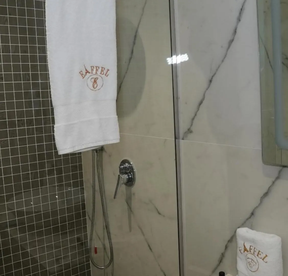 Hotel Eiffel Yrsheku Albania