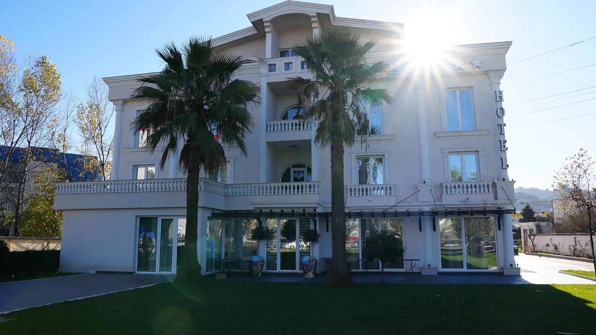 ****  Hotel Eiffel Yrsheku Albania