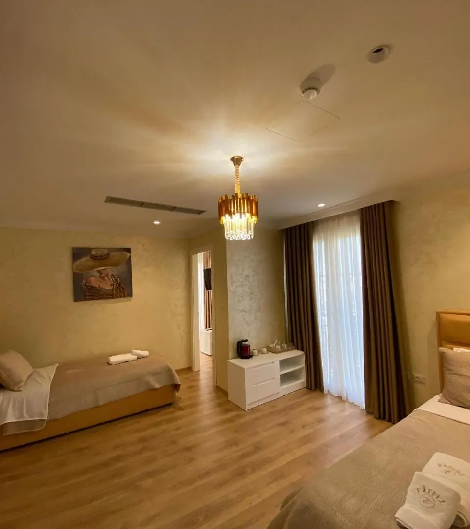 Hotel Eiffel Yrsheku 4*,