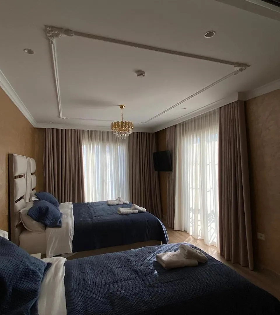 Hotel Eiffel Yrshek